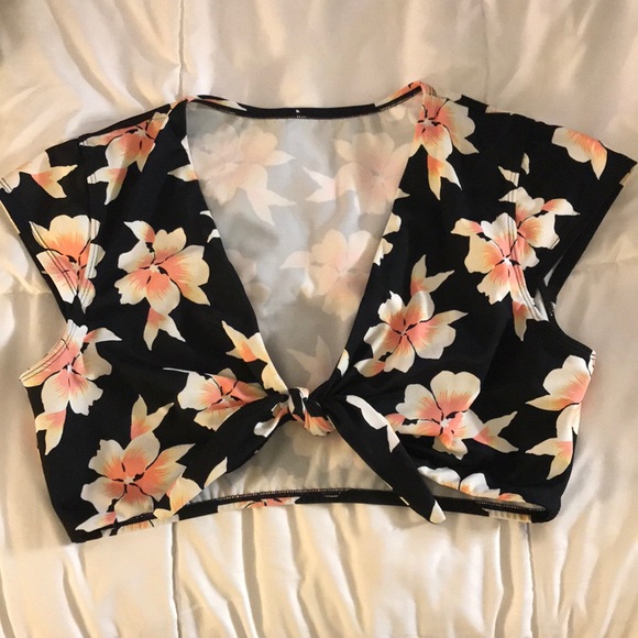 Beach Betty Other - Beach Betty floral tie front cap sleeve bikini top